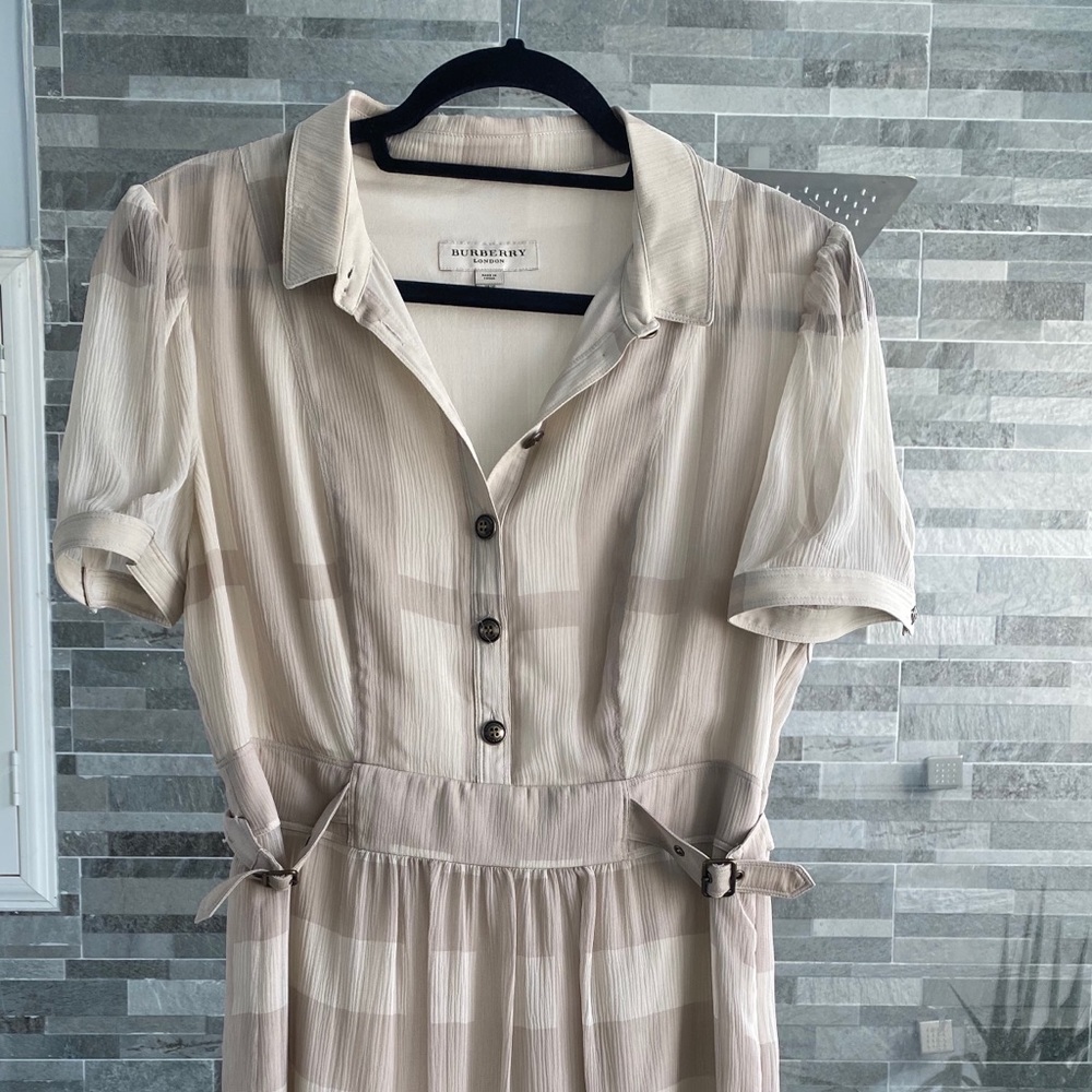 Burberry London Dress Size 8 Knee Length Like New